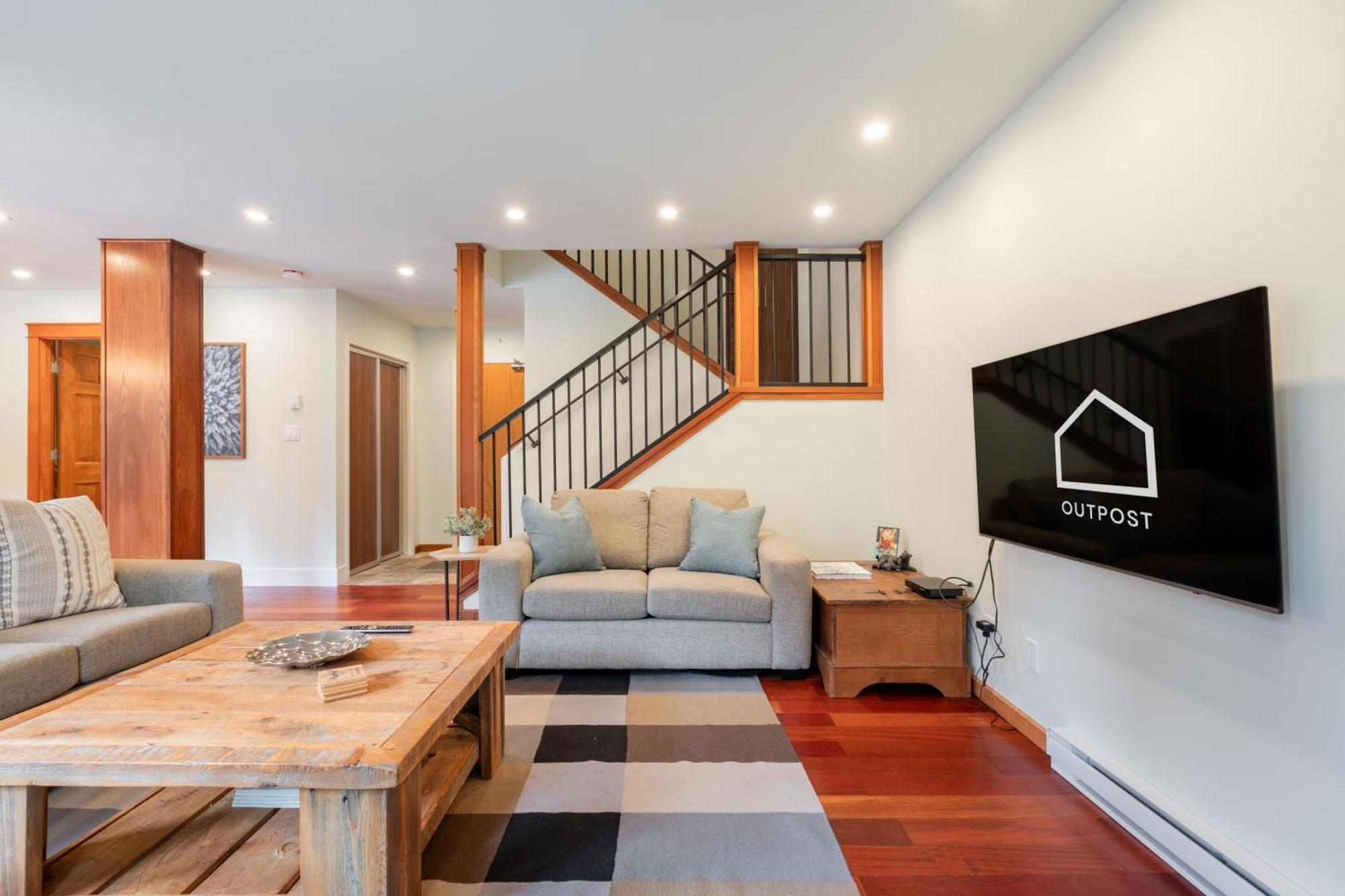 Greyhawk By Outpost Whistler Villa Exterior foto