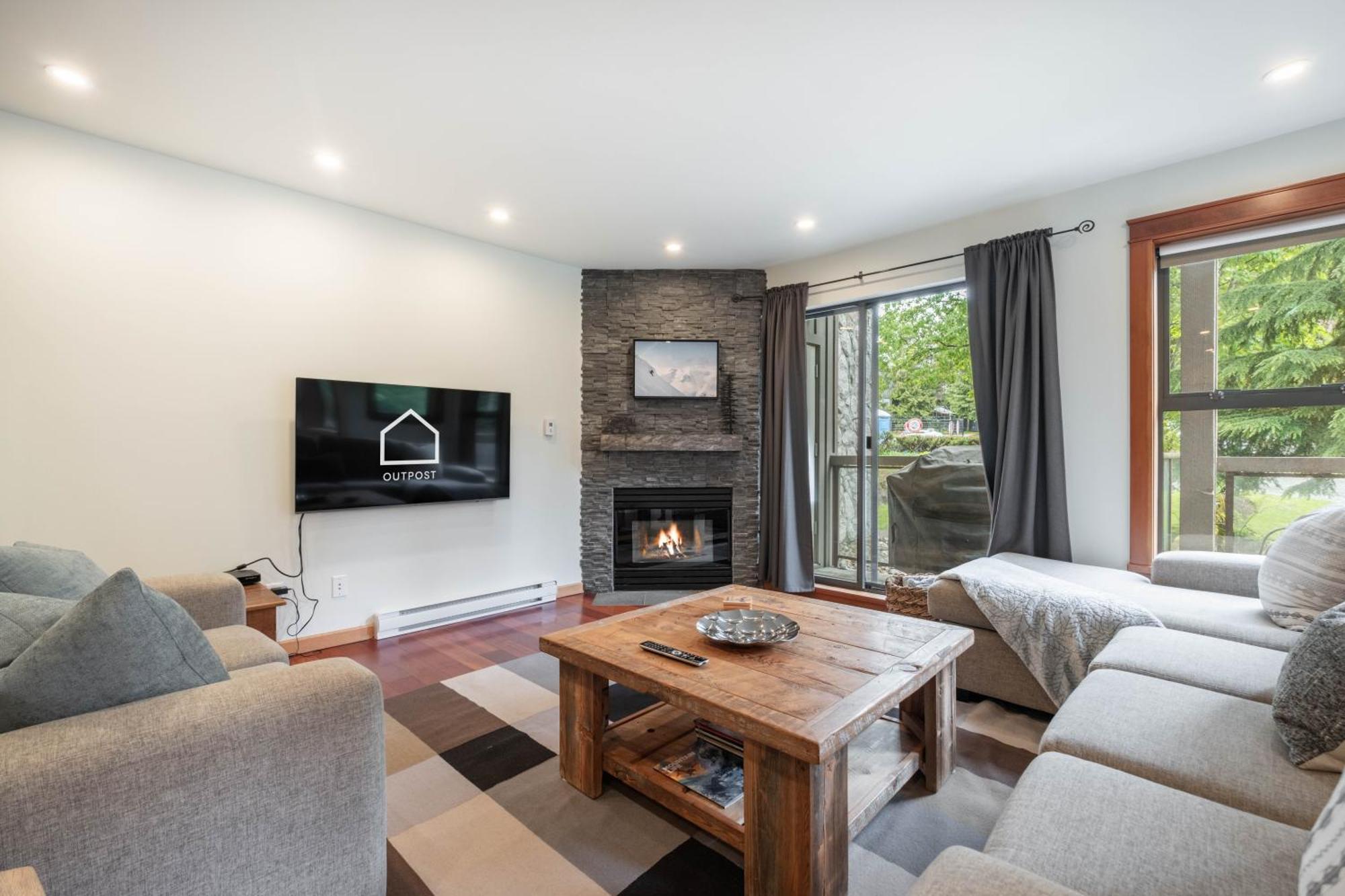 Greyhawk By Outpost Whistler Villa Exterior foto