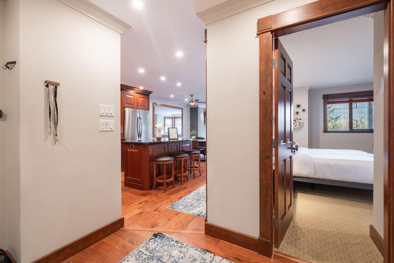 Greyhawk By Outpost Whistler Villa Exterior foto