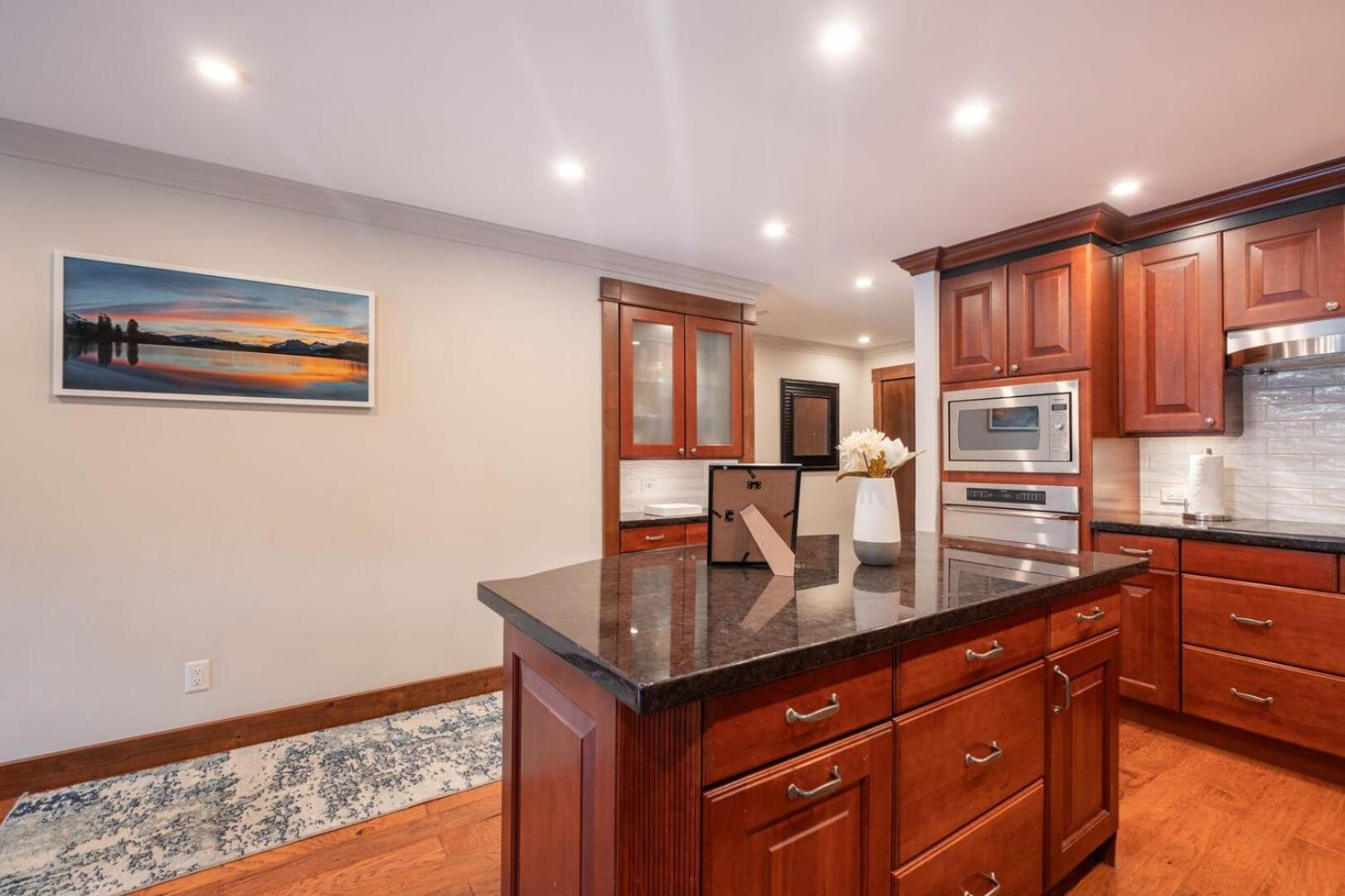 Greyhawk By Outpost Whistler Villa Exterior foto
